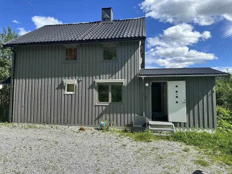 Fasade og inngangsparti